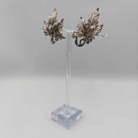 Vintage EMMONS Clip On Earrings Silver Tone Metal Leaf Design Textured - Picture 7 of 12